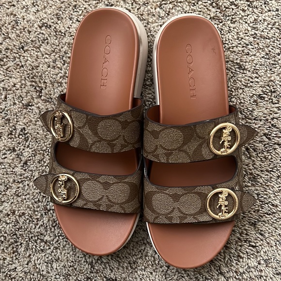 COACH ✨ - Picture 4 of 5